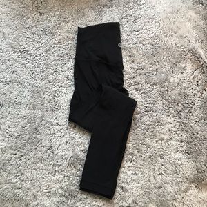 Black Lululemon aligns